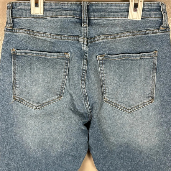 Boston Proper Size 8 Light Wash Straight Leg Jeans - Picture 5 of 7